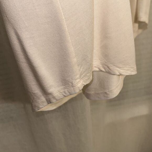 ON L Ivory Red Burgundy Navy Embroidered Sleeveless Scoop High Low Tank Top - Picture 5 of 11